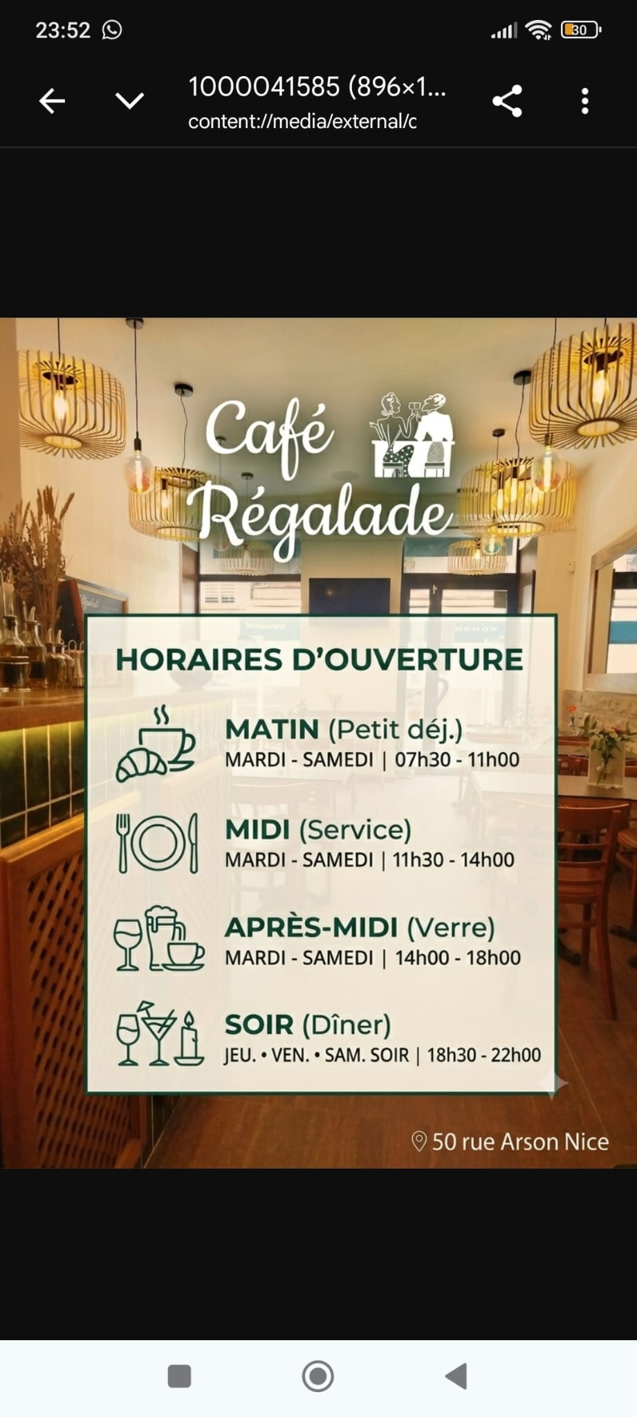 Salle et ardoise du menu
